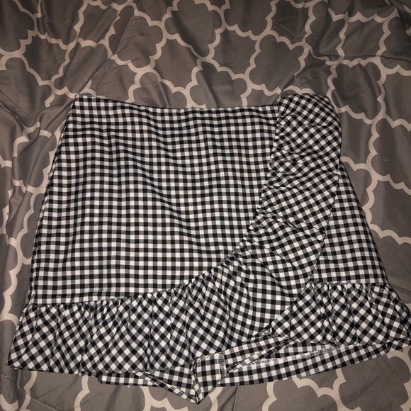Forever 21 Dresses & Skirts - Forever 21 Black and White Plaid Skort
